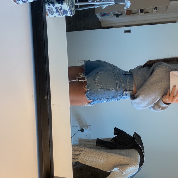 Abercrombie High Rise Mom Short - 000/23 - Picture 5 of 6